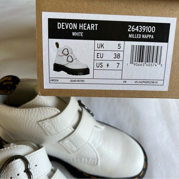 Dr. Martens Devon Heart Platform Boots - Picture 4 of 16